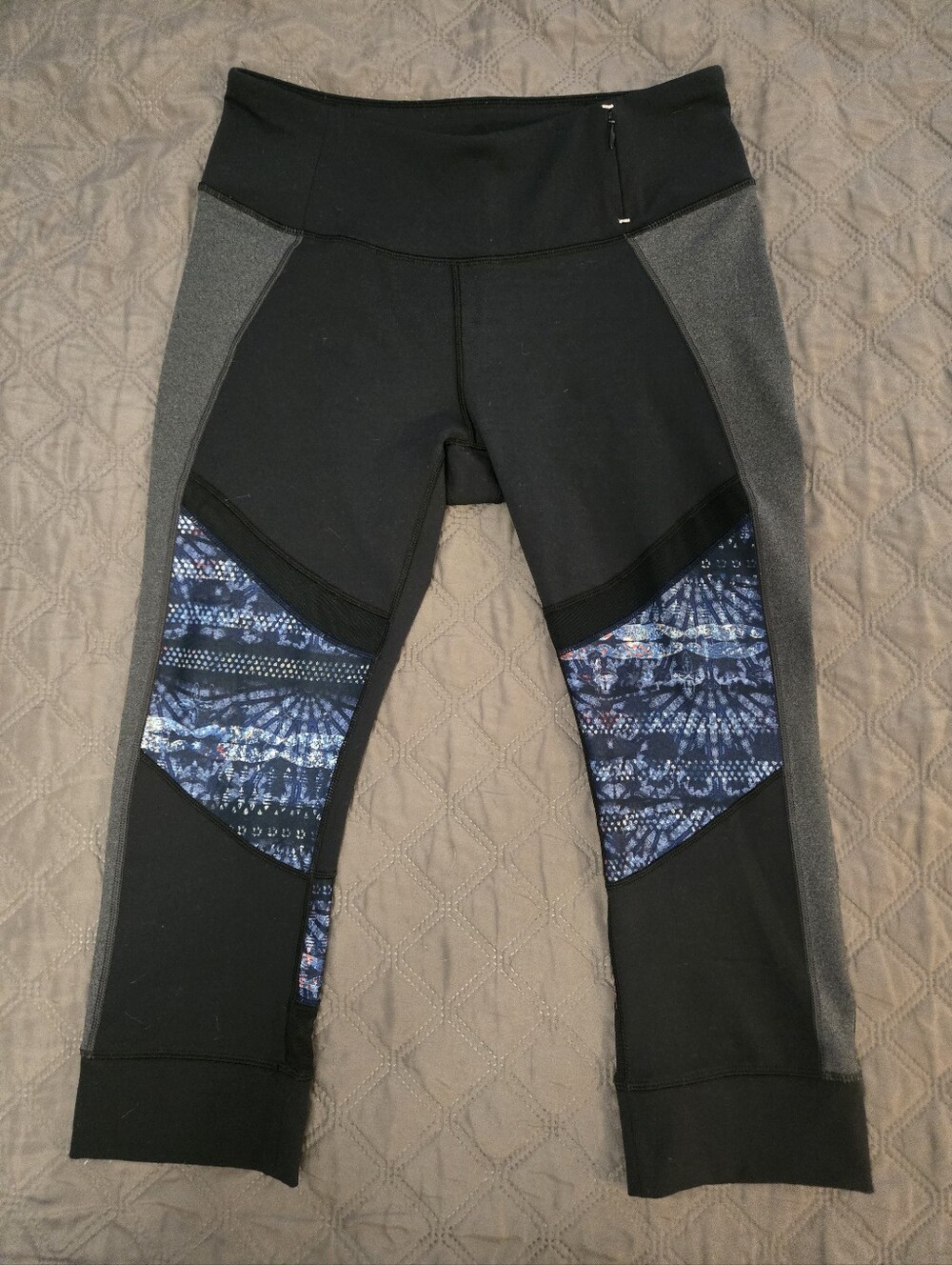 CALIA by Carrie Underwood Black Capri Leggings Size M